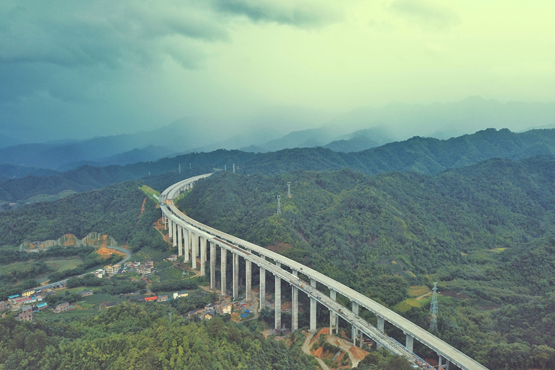 圖1：架通的佛登口二號高架大橋.jpg